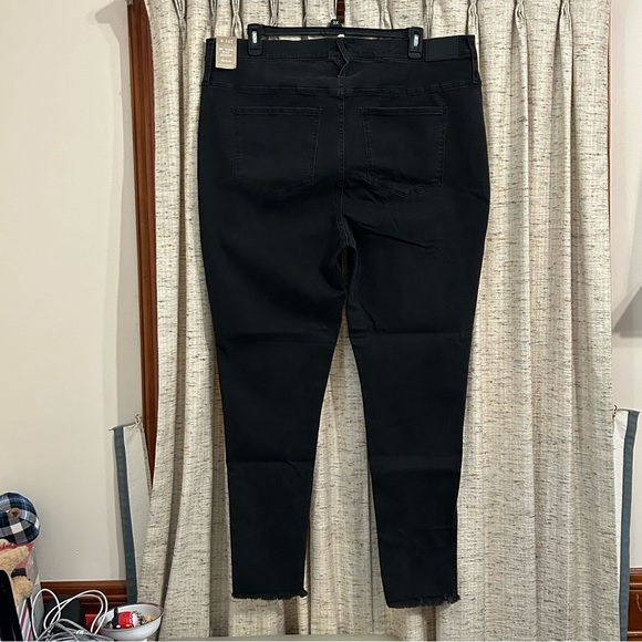 Madewell 10" High-Rise Skinny Jeans in Berkeley Black: Button-Through Edition - Picture 10 of 12